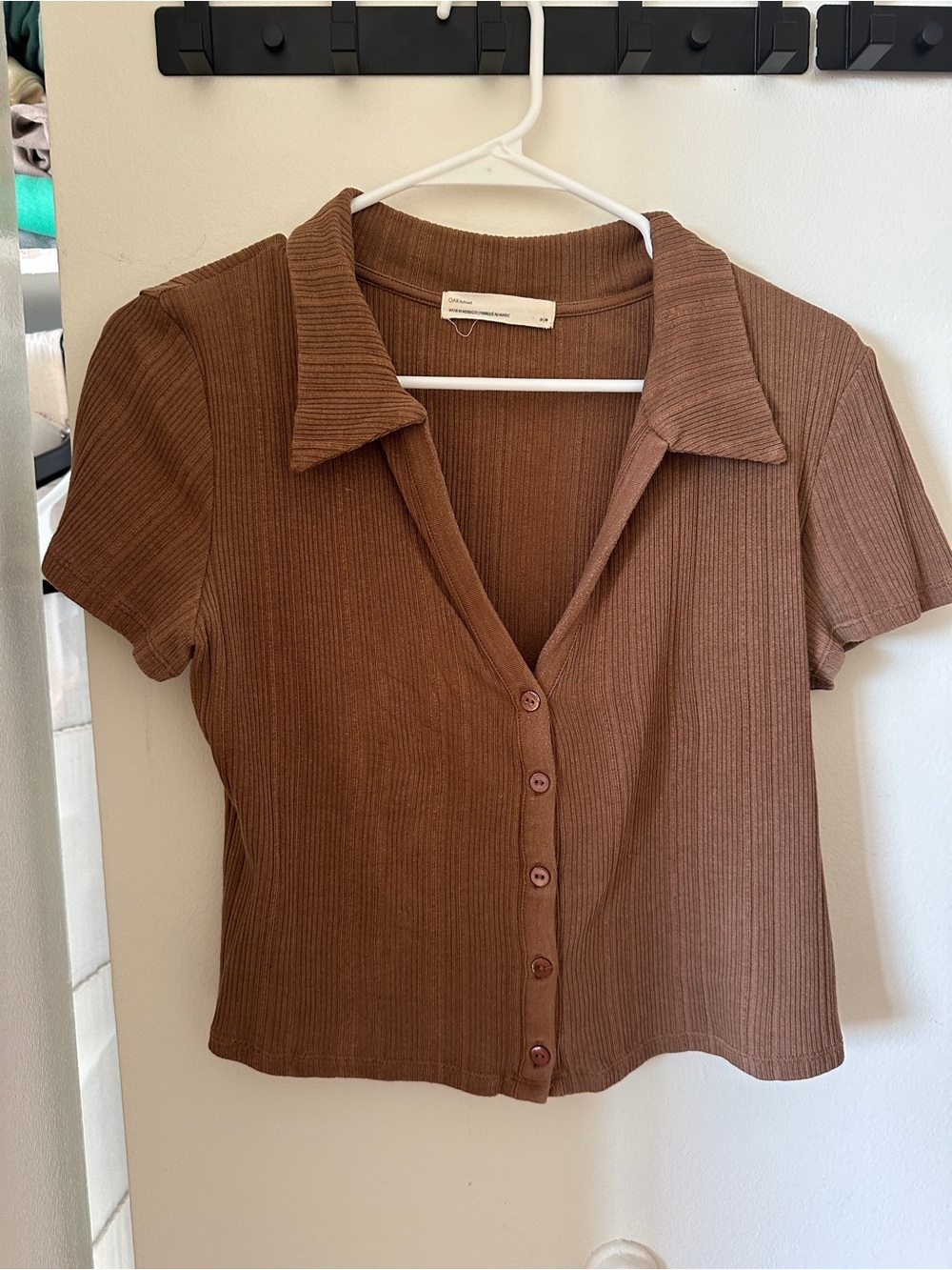 Ribbed Short-Sleeve Button-Front Top — Brown